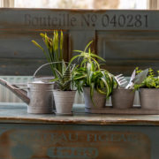 Oud zink set van 3 potjes op tray