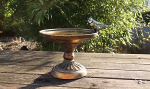 Decoratieve metalen accenten voor moderne tuinen